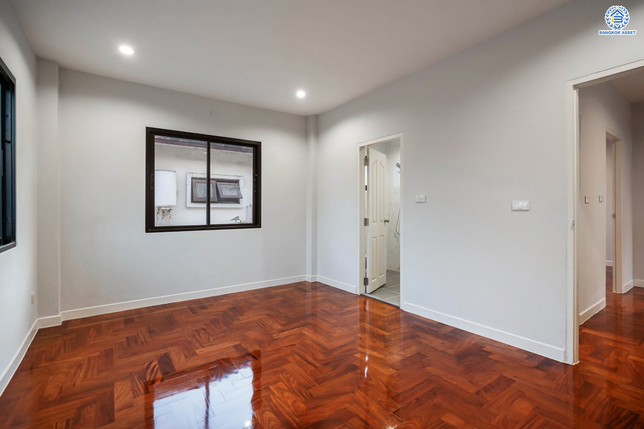 บ้านมือสองตกแต่งใหม่ แบรนด์ LH โครงการ ชัยพฤกษ์ วัดลาดปลาดุก ตอบโจทย์ทุกการอยู่อาศัย เนื้อที่ 106 ตร.ว. พื้นที่ใช้สอยมากถึง 225.5 ตร.ม. ฟังก์ชัน 3 ห้องนอน 4 ห้องน้ำ 1 ห้องแม่บ้าน จอดรถได้ 2 คัน บนทำเลดีที่สุด! ใกล้เซ็นทรัลเวสต์เกต ทางด่วน "กาญจนาภิเษก" และรถไฟฟ้าสายสีม่วง "สถานีคลองบางไผ่"